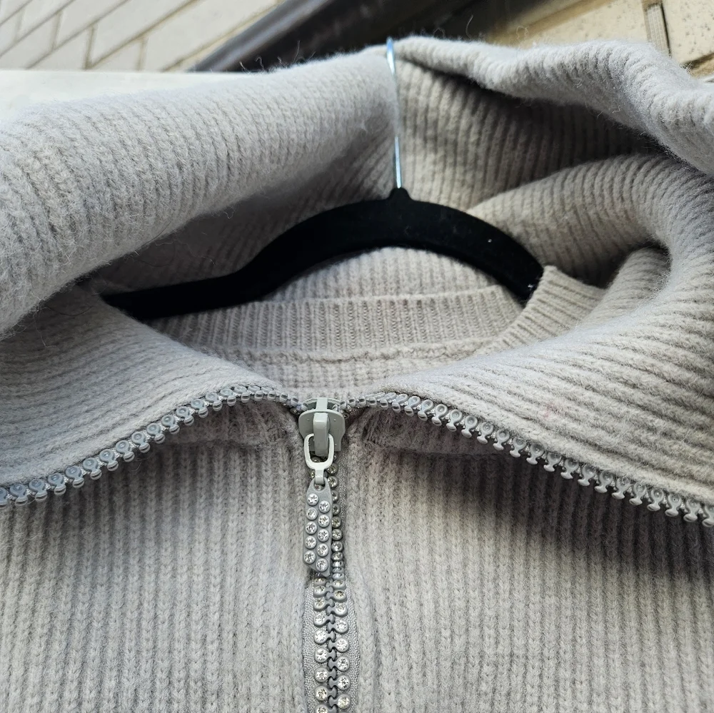 Grey Wool Sweater with rhinestones - size small - Picture 5 of 14